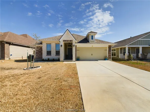2106 Markley Dr, Bryan, TX 77807