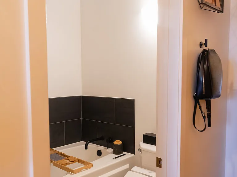 1740 N Maplewood Ave #406 — Photo 13