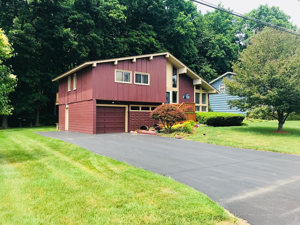 1st image of 128 Thornton Cir N