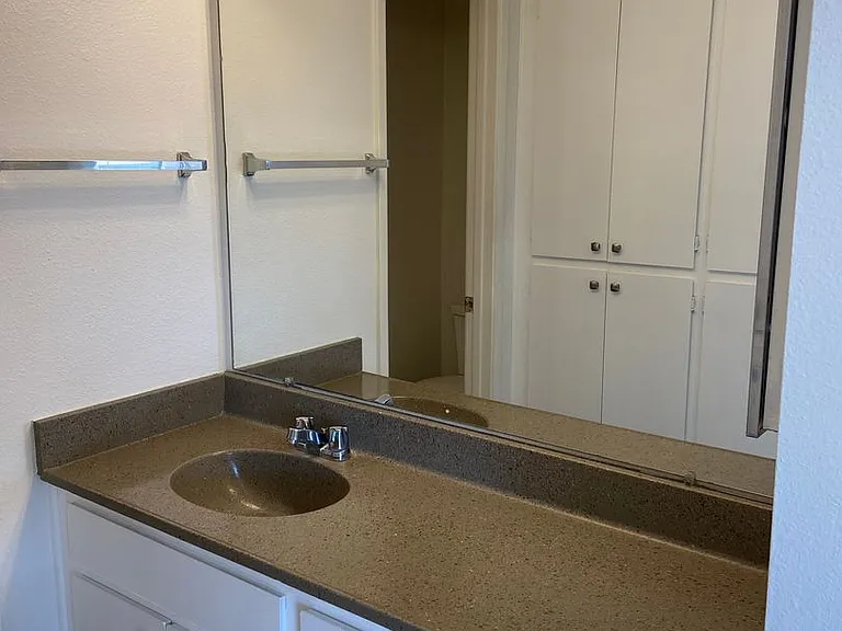 Aztec Apartments — Photo 22