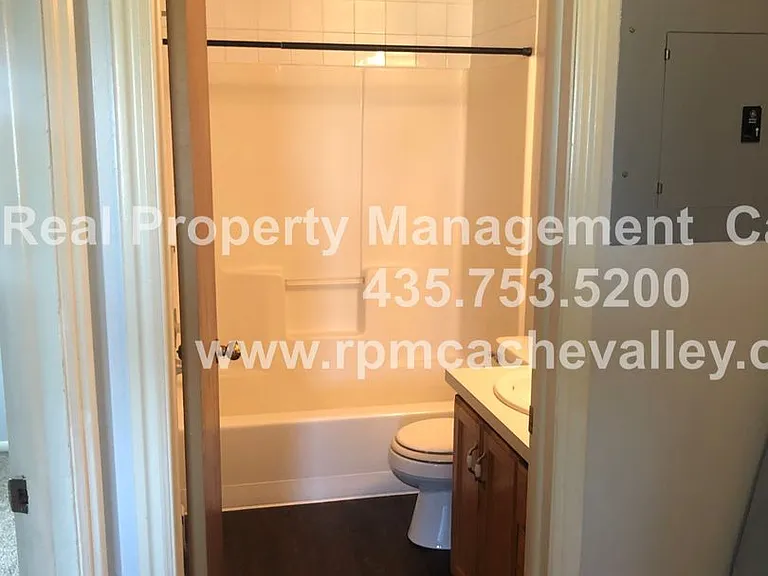360 N 400 W — Photo 19