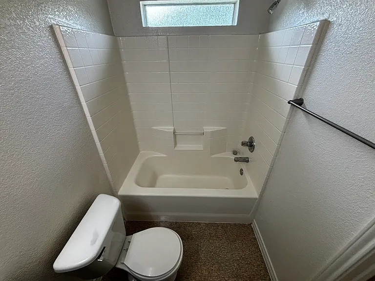 501 Henderson St — Photo 4