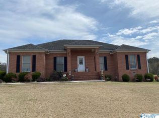 15 Pebblebrook Dr, Albertville, AL 35951