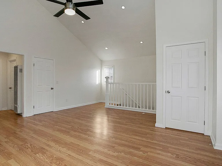 Linden Avenue Triplex — Photo 16