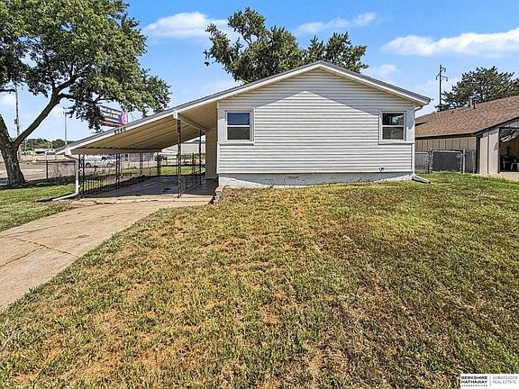 2nd image of 8346 Parker Ct