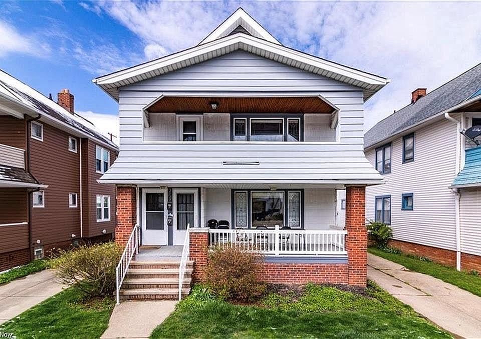 front of home with access to spacious porch