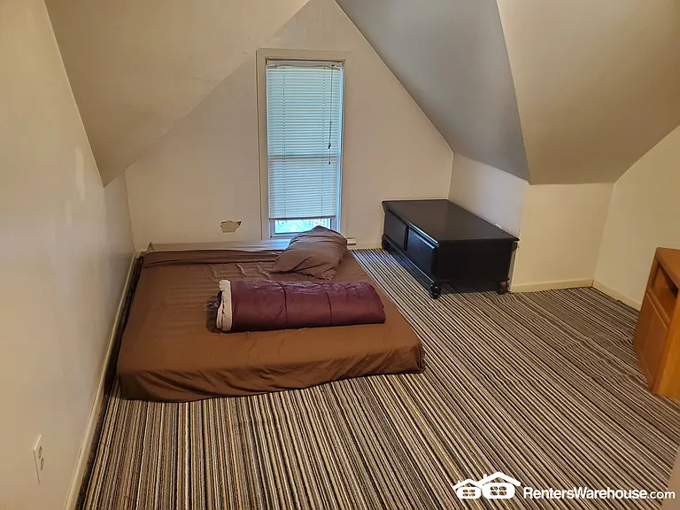 105 W Franklin St — Photo 5