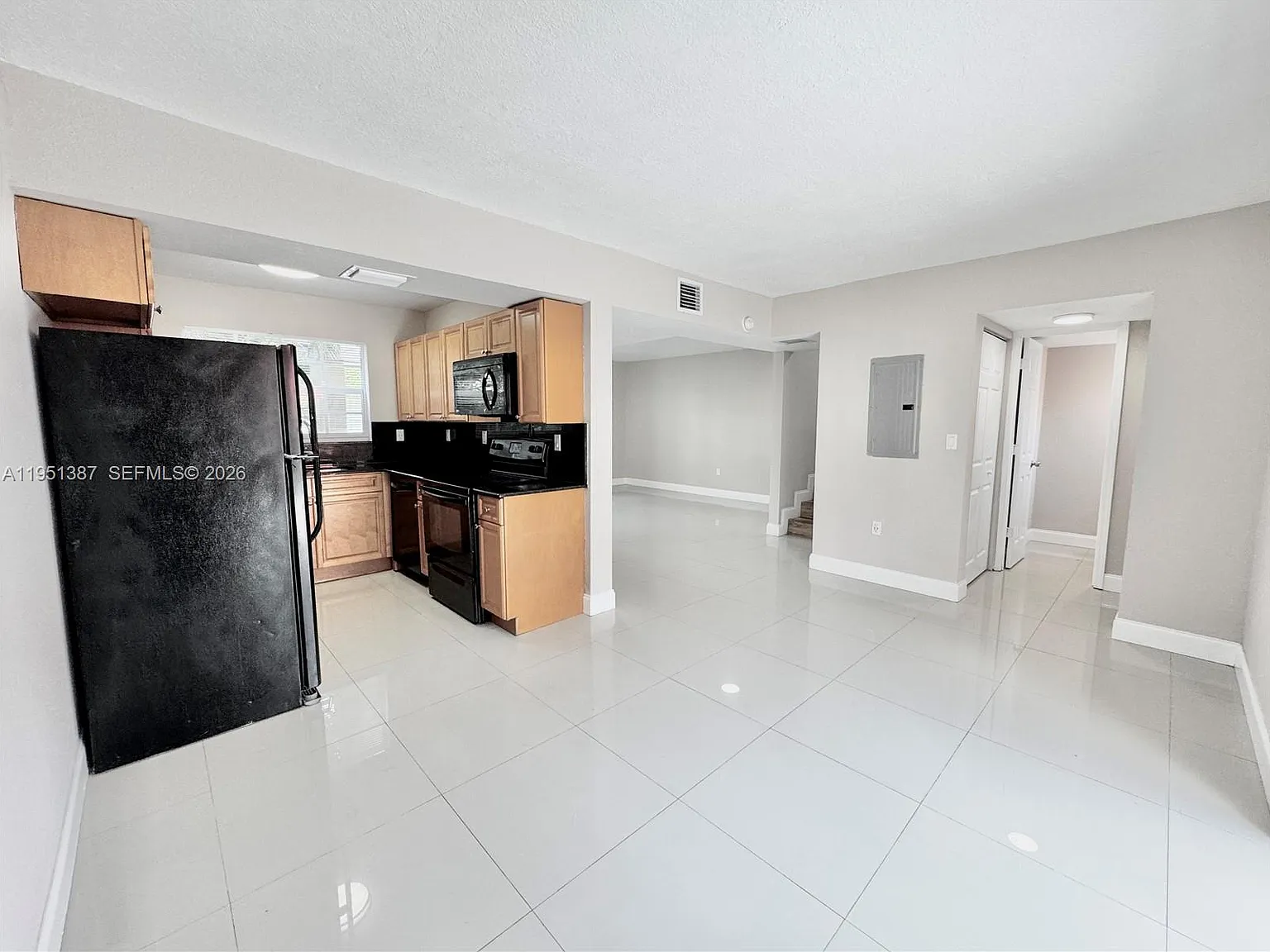 3 bed, 2.5 bath, 1264 sqft, $2,650 — Photo 4
