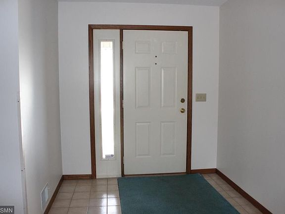 3rd image of 273 Sherwood Ct