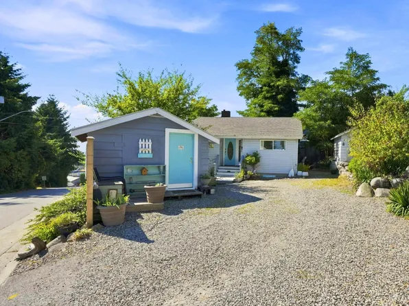 557 N Fletcher Rd, Gibsons, BC V0N 1V9