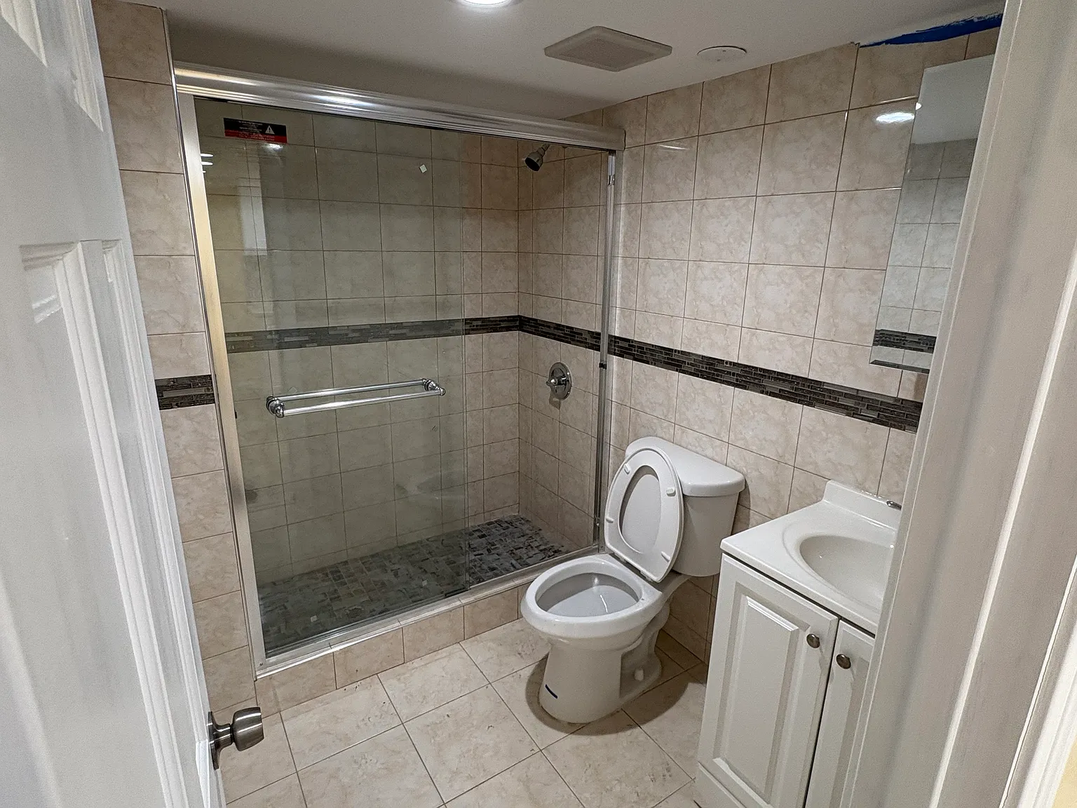 2 bed, 1300 sqft, $2,000 — Photo 1