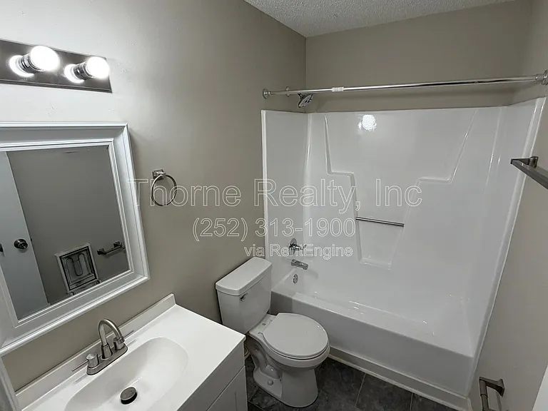 605 E Wilson St — Photo 9