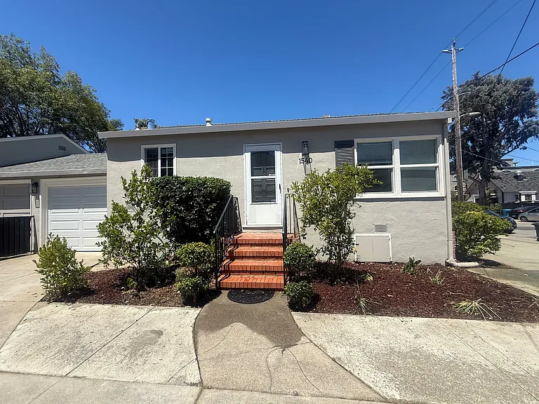 1540 Jasmine St — Photo 1