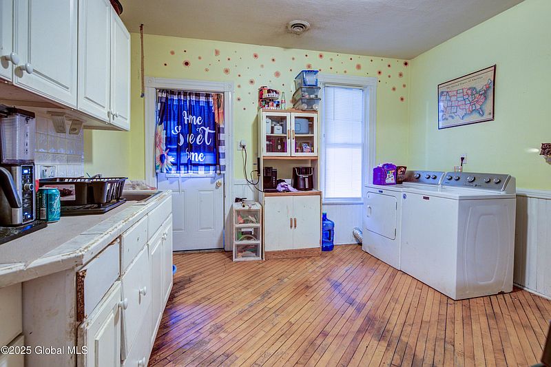 4th image of 314 E Main Street