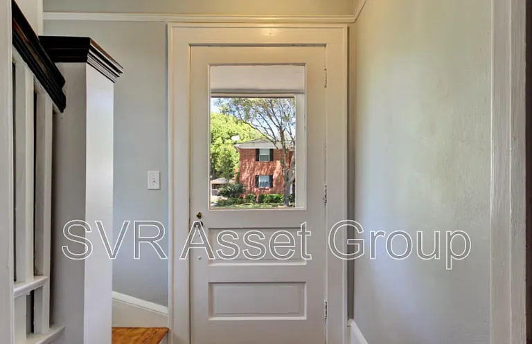1758 Greenwood Ave — Photo 2