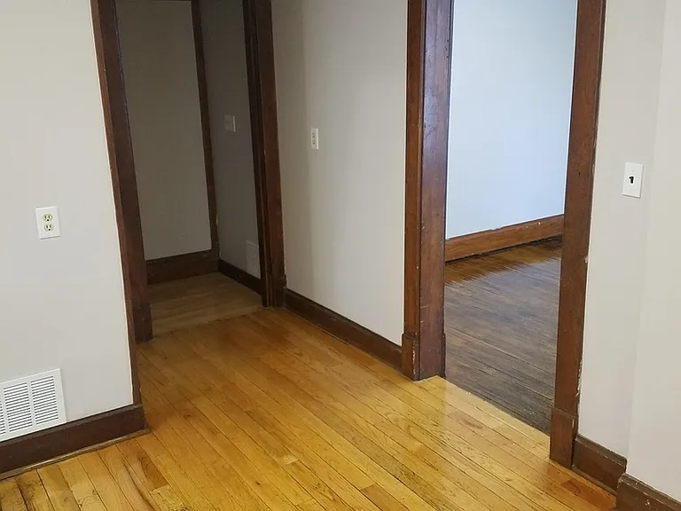 1002 Burr — Photo 11
