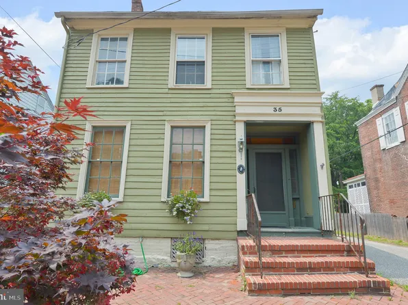 35 Market St, Salem, NJ 08079