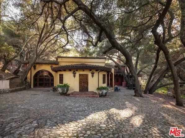 1135 N Topanga Canyon Blvd, Topanga, CA 90290