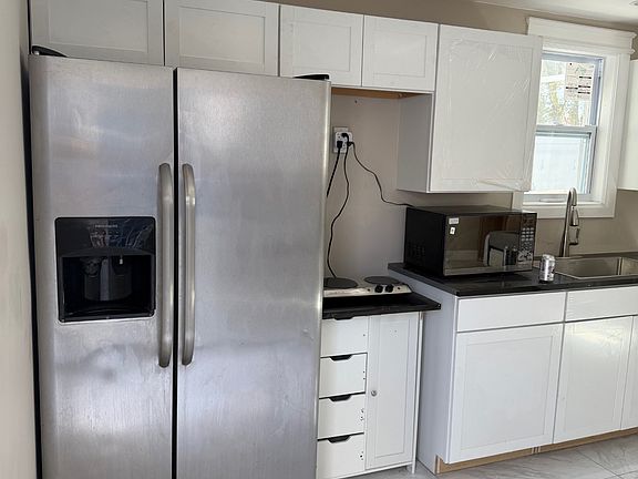 3rd image of 2425 Stuart St