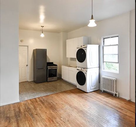 4th image of 429 Humboldt St APT 2