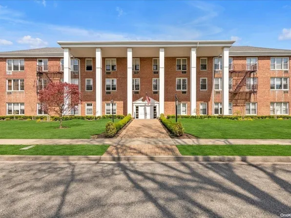 55 Lenox Road #2J, Rockville Centre, NY 11570