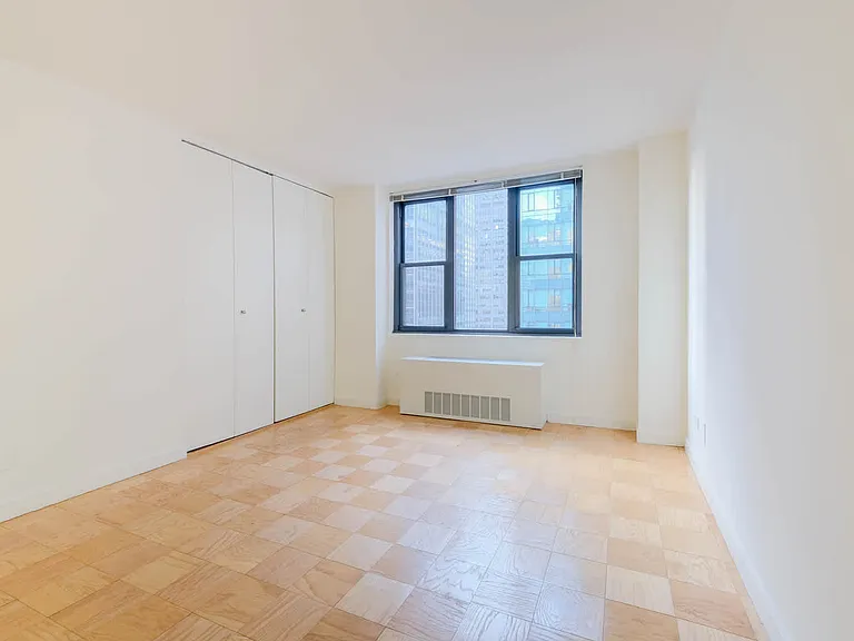 245 E 40th St #18C — Photo 15