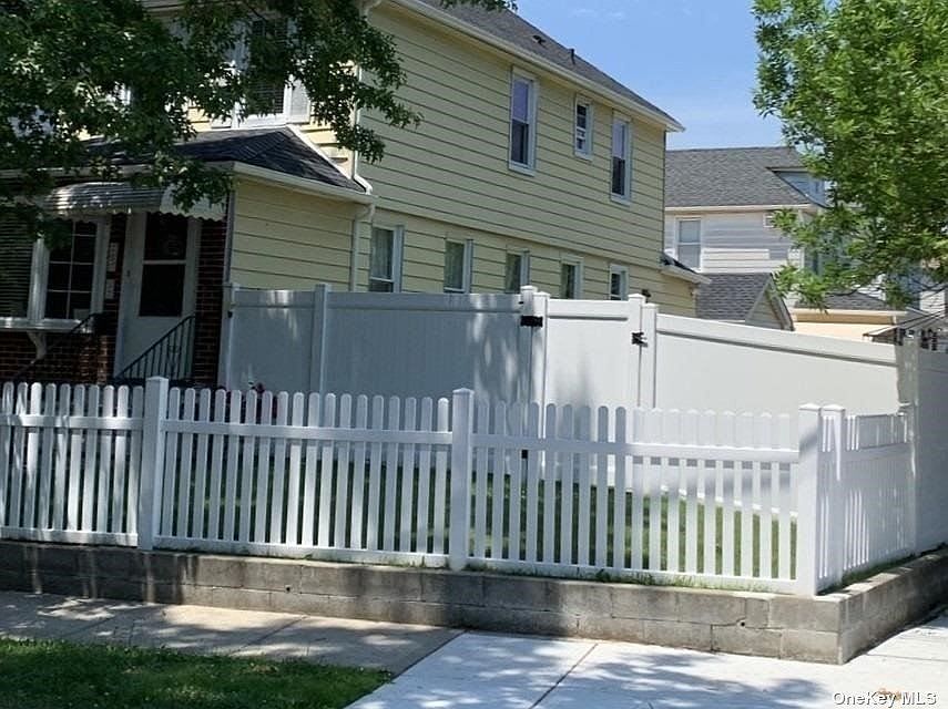 1st image of 25717 E Williston Ave