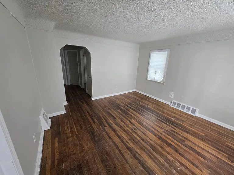 8461 Plainview Ave — Photo 25