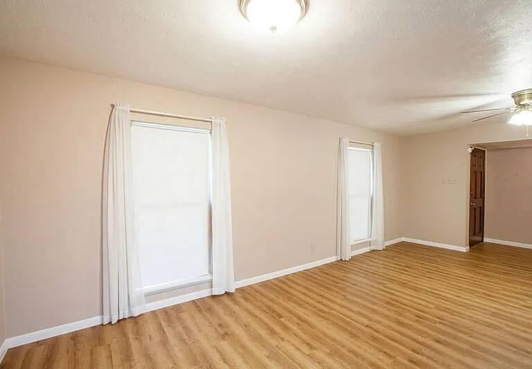 921 Mossvine Dr — Photo 12