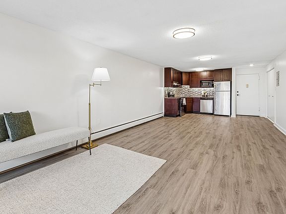 4th image of 1175 Farmington Ave APT 4-206