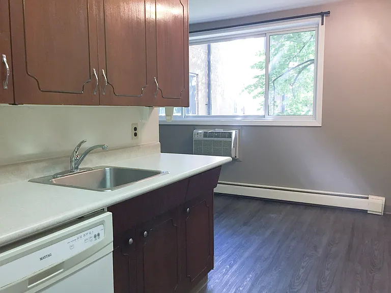 1740 Taylor Ave — Photo 16