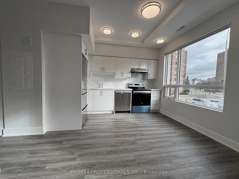 62 Dixfield Dr #123 — Photo 9