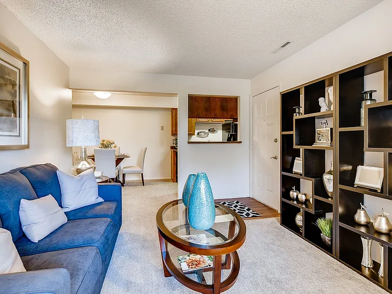 Clearview Apartments 4840-print-003-005-Living Room-3600x2403-300dpi