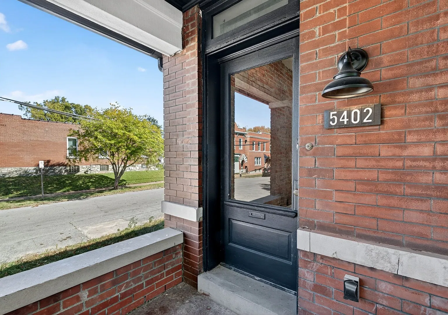 Newly Renovated 3 Bedroom in Carondelet Neighborhood (1st floor unit) — Photo 4