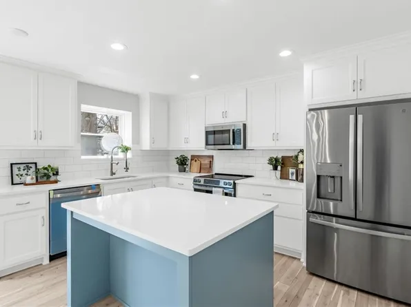 519 NE 112th Ter, Kansas City, MO 64155