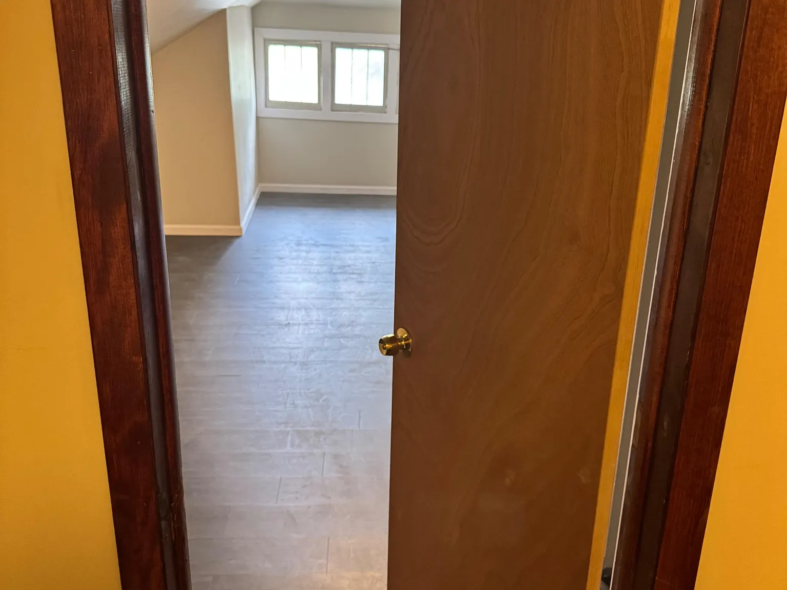 4 bed, 1.0 bath, 1800 sqft, $1,070 — Photo 2