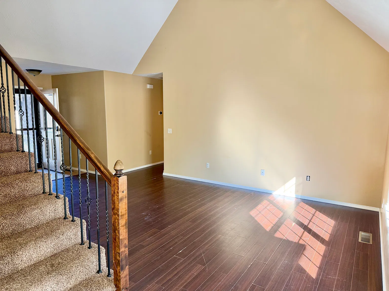 4 bed, 1728 sqft, $1,800 — Photo 2