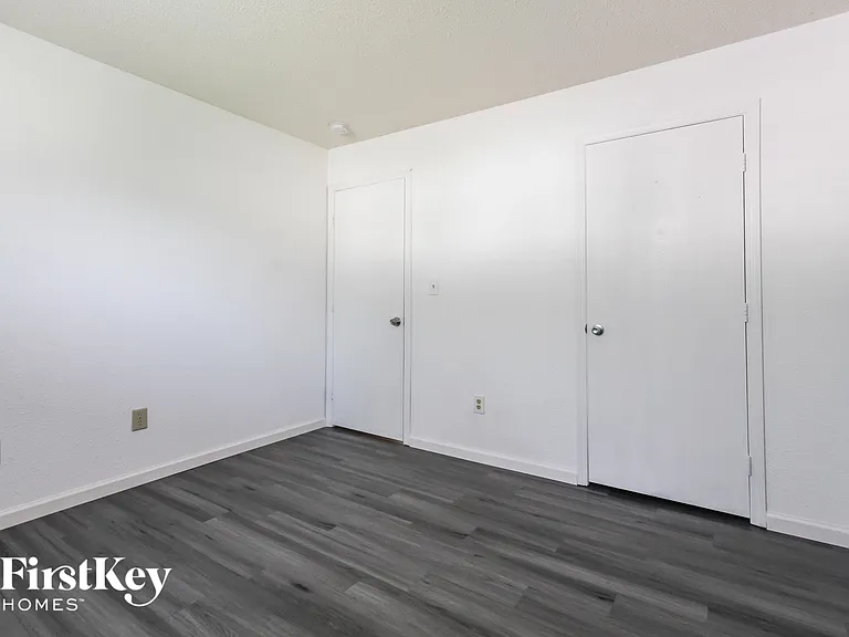 3940 Burningbush Dr — Photo 13