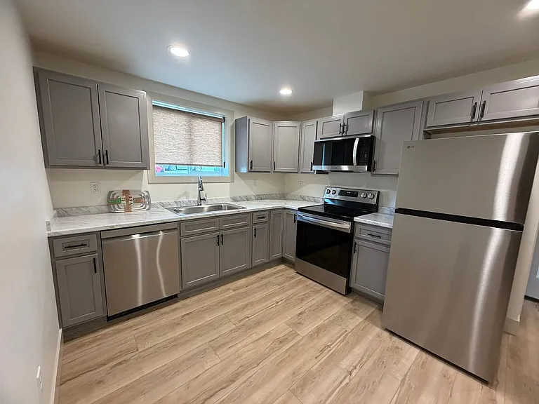 218 W Nevada St — Photo 30