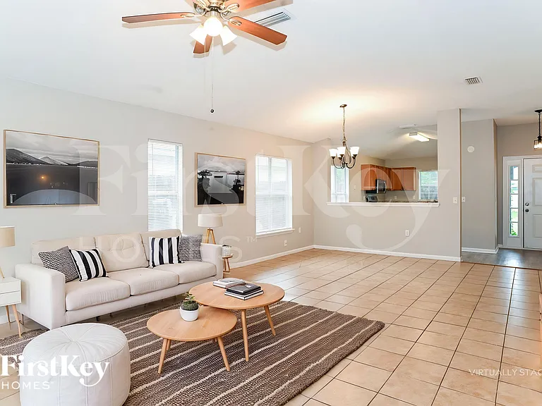2137 Featherwood Dr W — Photo 3