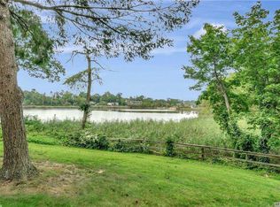 92 Gristmill Ln, Manhasset, NY 11030