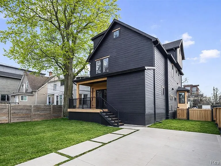 125 N Washington Ave — Photo 30