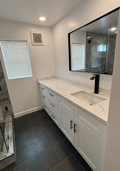 2280 S Barrington Ave #10 — Photo 11
