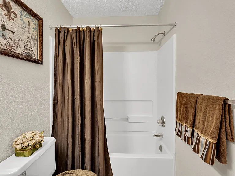 Seasons Apartments — Photo 35