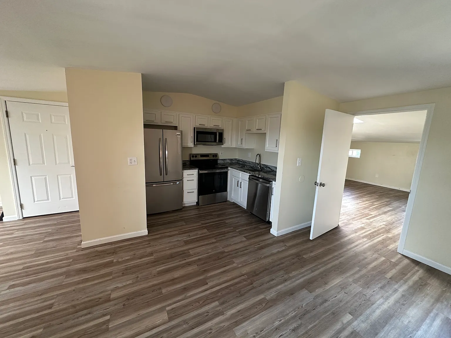 1 bed, $995 — Photo 4
