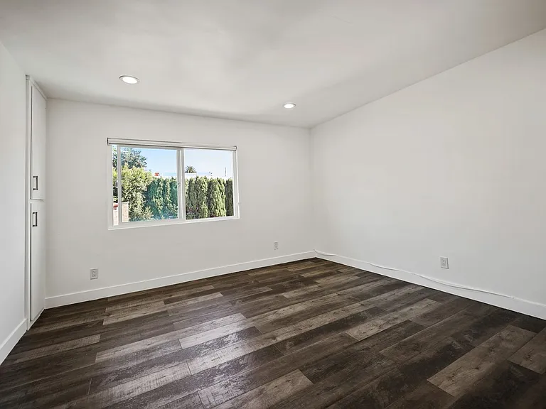 1333 W 36th Place Apartments — Photo 35