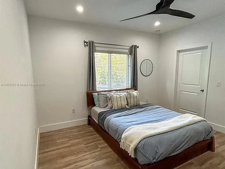 104 Poinciana Dr — Photo 16