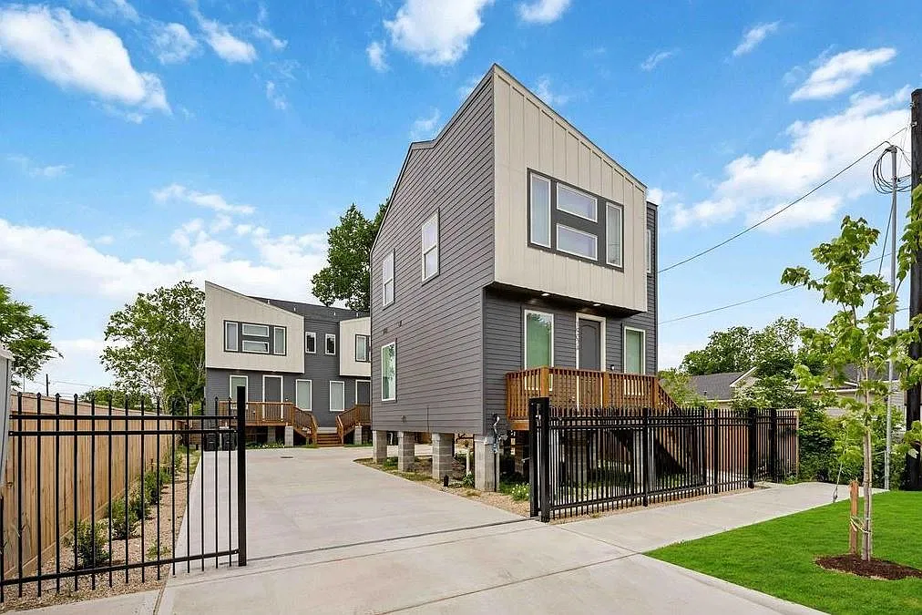 2 bed, 2.5 bath, 1000 sqft, $2,300 — Photo 3