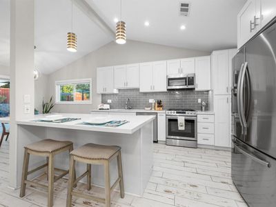 1819 Calle Antonio, Vista, CA, 92084