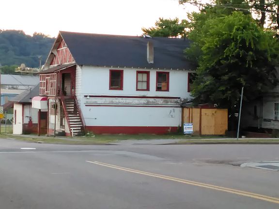 2nd image of 2406 Johnston St